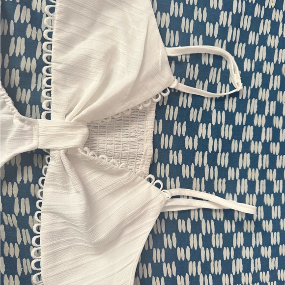 SHEIN Classic White Top - Picture 3 of 4